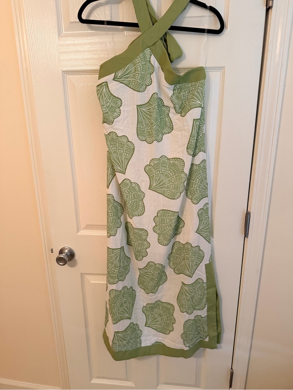 entro White Maxi Dress with Green Shell Print